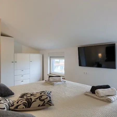 Dream In Arena 2 Center Free Parking *