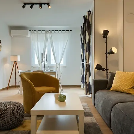 Dream In Arena 2 Center Free Parking *