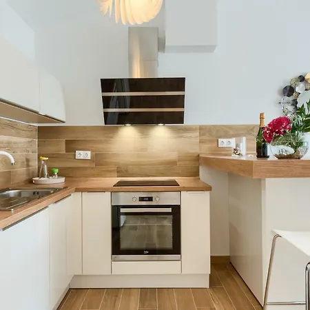 Dream In Arena 2 Center Free Parking