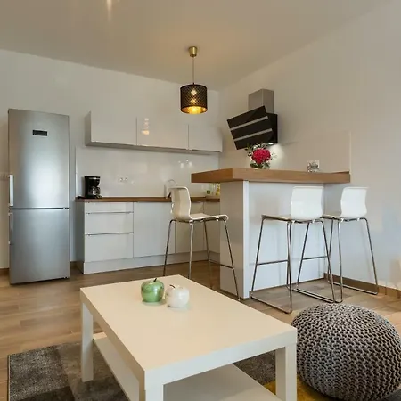 Dream In Arena 2 Center Free Parking