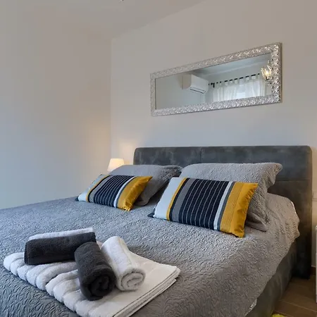 Dream In Arena 2 Center Free Parking *