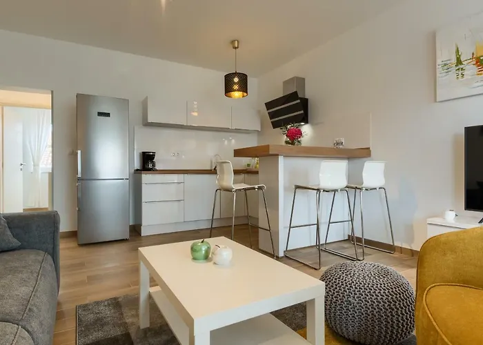 Dream In Arena 2 Center Free Parking