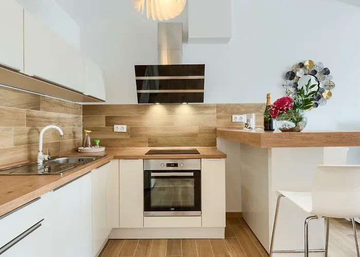 Dream In Arena 2 Center Free Parking